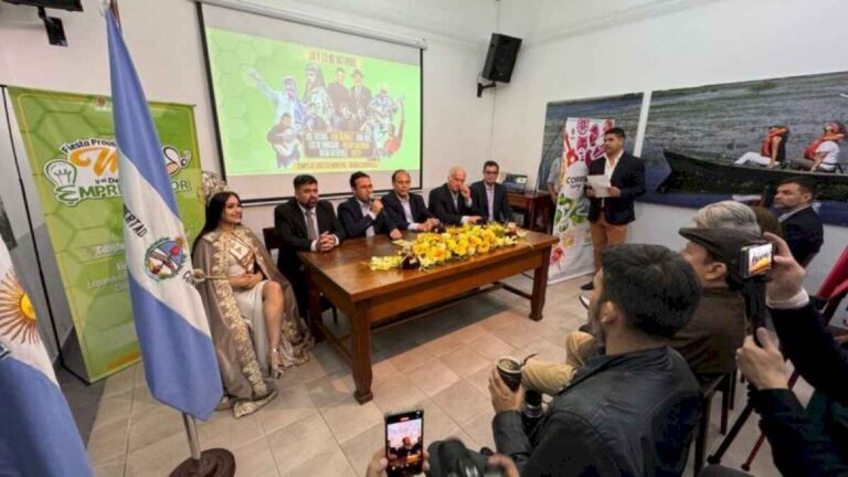 en-fotos:-asi-fue-la-presentacion-de-la-fiesta-provincial-de-la-miel-de-saladas