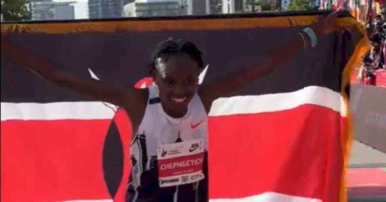 ruth-chepngetich-cumplio-su-promesa:-tras-ganar-en-buenos-aires,-marco-un-brutal-nuevo-record-mundial-en-el-maraton-de-chicago