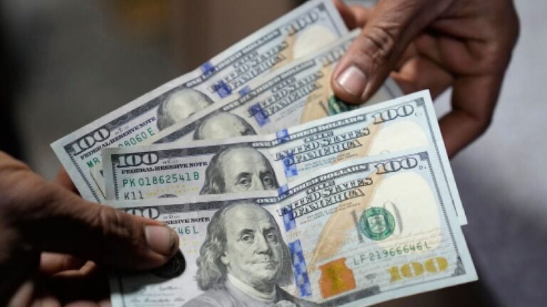 Dólar: a cuánto cotiza en el último lunes del año