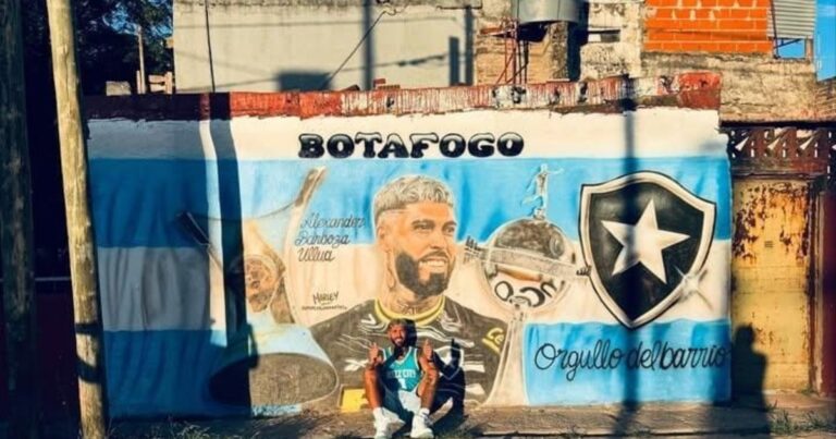 El mural que le hicieron a un campeón con Botafogo a 18 kilómetros del Obelisco!