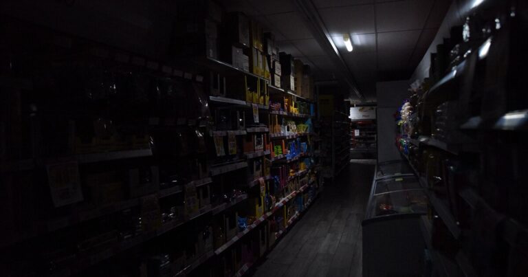 Un corte de luz afecta el AMBA y casi 55 mil usuarios se encuentran sin servicio eléctrico
