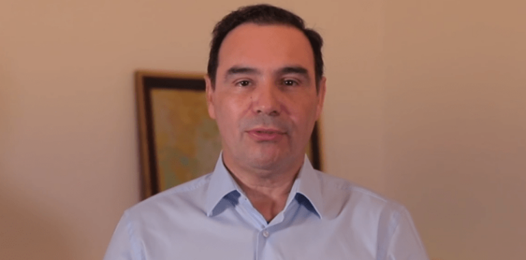 El Gobernador dejó su saludo a los correntinos en las redes sociales.