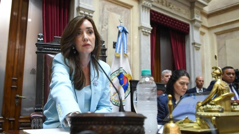 ME PAGAN DOS CHIROLAS Y SOY VICE, LA QUEJA DE VICTORIA VILLARRUEL POR SU SALARIO