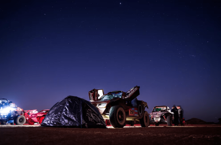 Los argentinos en la etapa más dura del Rally Dakar.