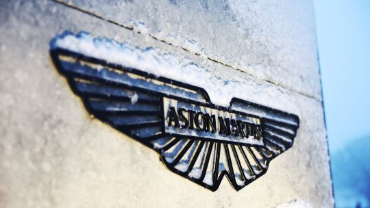Andy Cowell ‘corta cabezas’ en Aston Martin