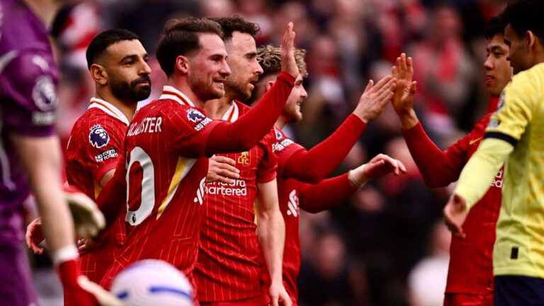 Liverpool mantiene su hegemonía en la Premier League y Aston Villa festejó sin «Dibu» Martínez