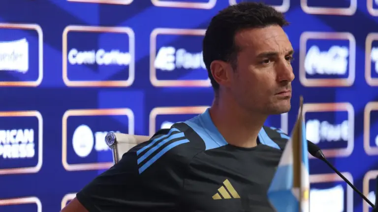 Scaloni confirmó a De Paul como titular ante Brasil.
