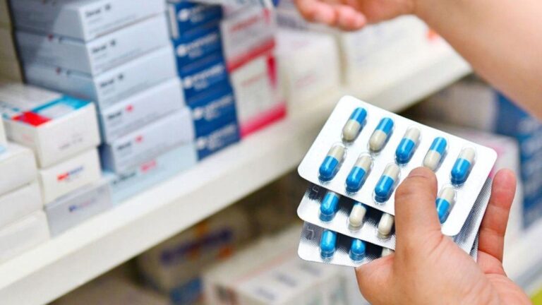 Farmacias deberán mostrar un código QR con la lista de precios de los medicamentos