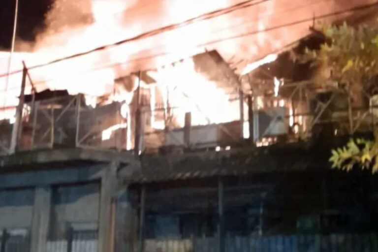 Horror en San Fernando: tres niños murieron en un incendio