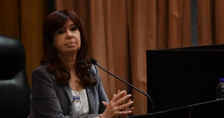 La Corte envió el expediente de Cristina Kirchner a la Procuración y peligra su candidatura.