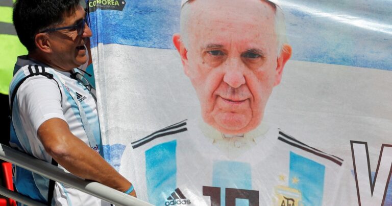 Suspenden todos los partidos del fútbol argentino de este lunes por la muerte del Papa Francisco