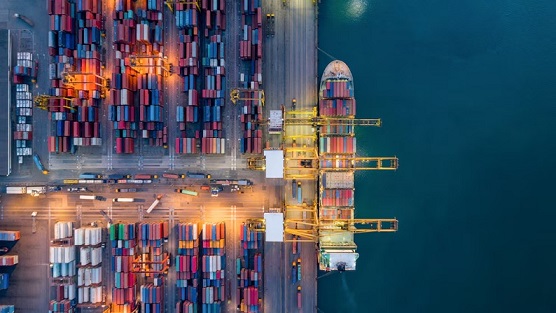 La inestabilidad del comercio internacional desordena la logística marítima global