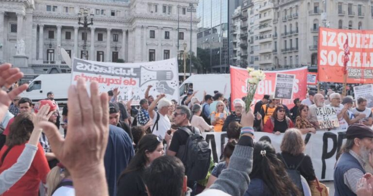 Tras tensión en el Congreso. Los jubilados marcharon a Plaza de Mayo