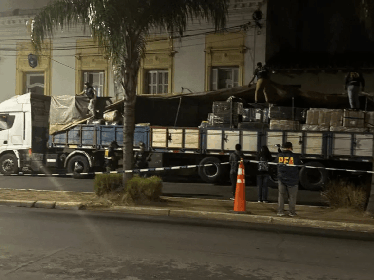 Corrientes: la Federal incautó un camión lleno de artículos de contrabando
