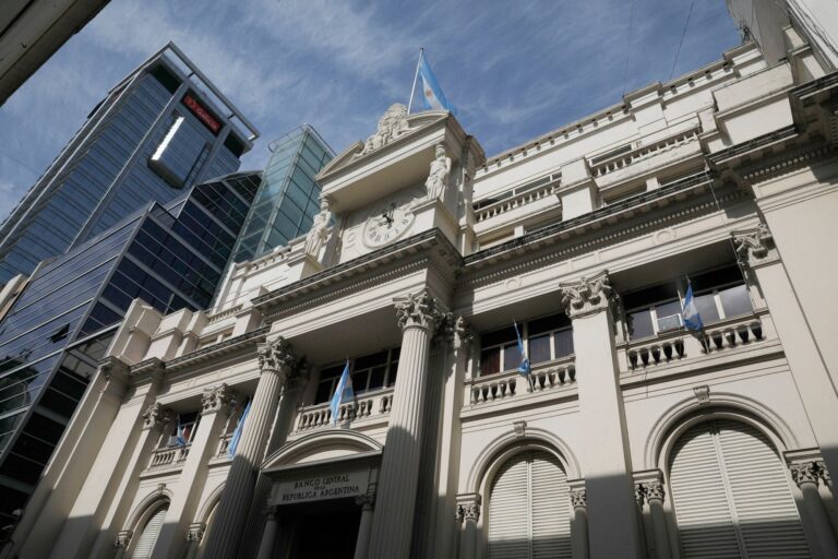 Por décimo mes consecutivo, la cuenta cambiaria fue deficitaria