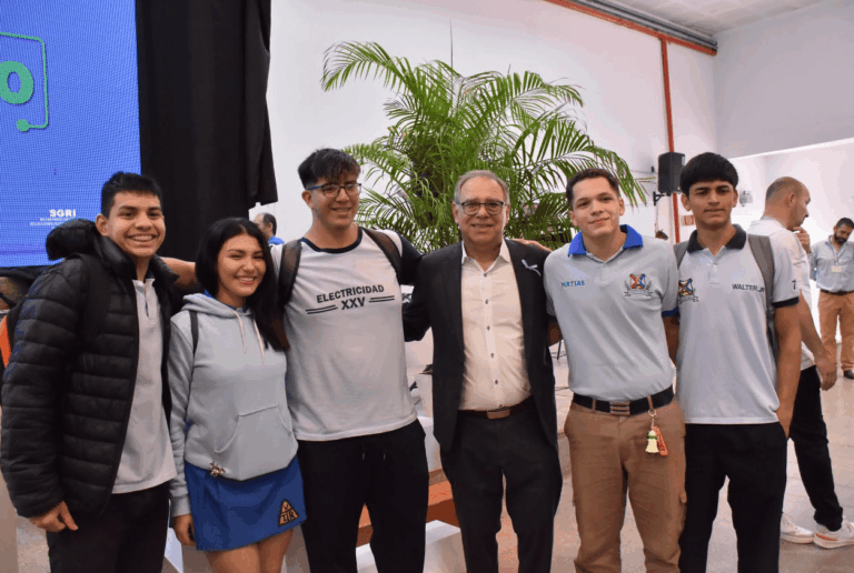 Segunda Expo Trabajo: Queremos que los jóvenes encuentren su futuro en Corrientes, dijo Tassano