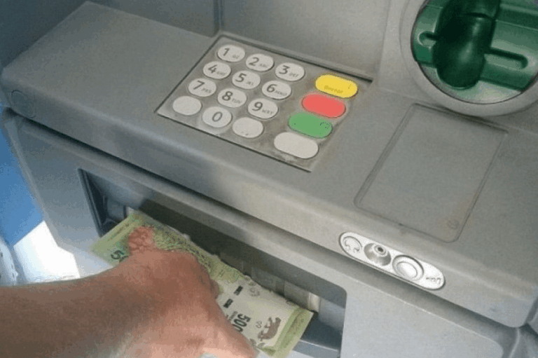 Se pagan becas, pensiones no contributivas y líderes comunitarios