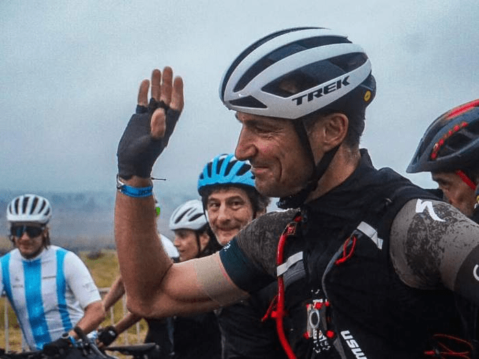 Scaloni participó de una carrera de ciclismo.