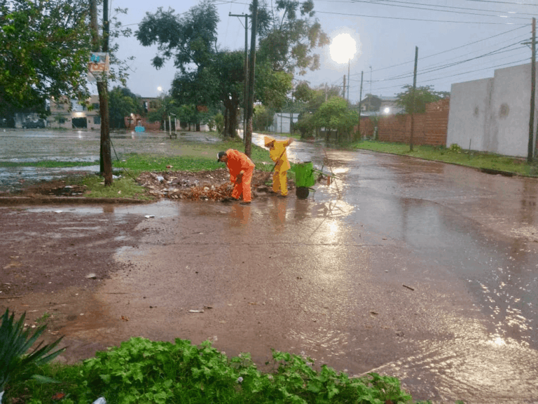 Cuadrillas municipales reforzaron el trabajo delimpieza de canales y sumideros