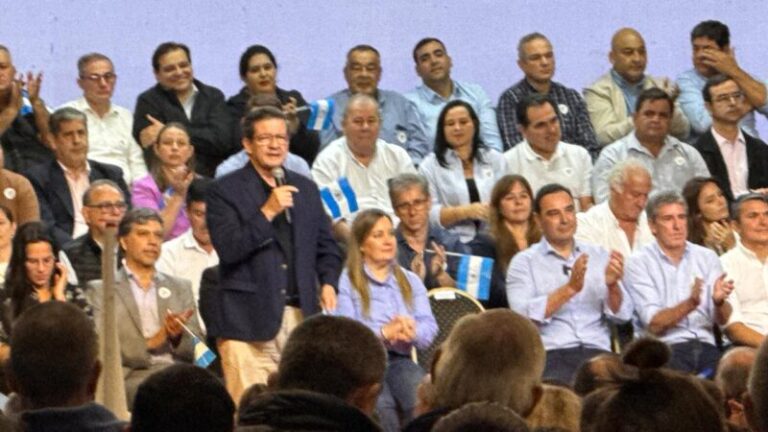 Pedro Braillard Poccard llamó a militar los logros del gobierno provincial