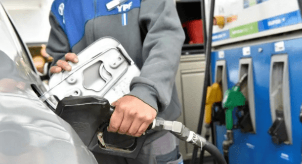 YPF confirmó que será más barato cargar nafta a la madrugada