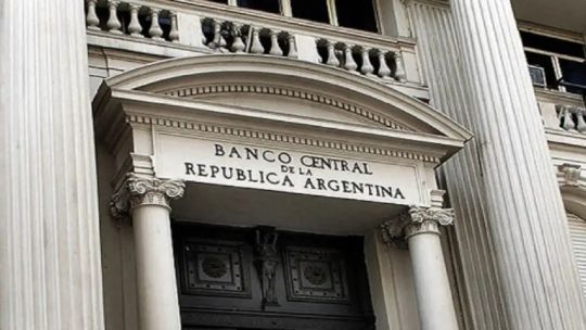 Acumular reservas o pagar la deuda: la disyuntiva del Gobierno en materia cambiaria