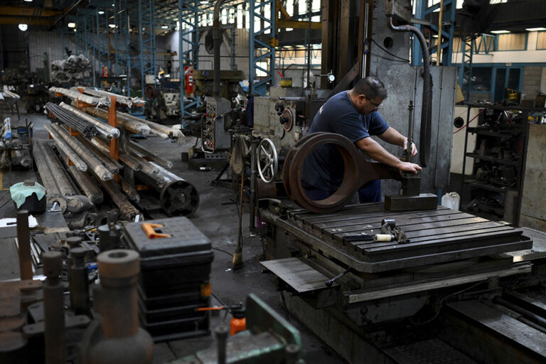 Sin rebote, leve mejora industrial