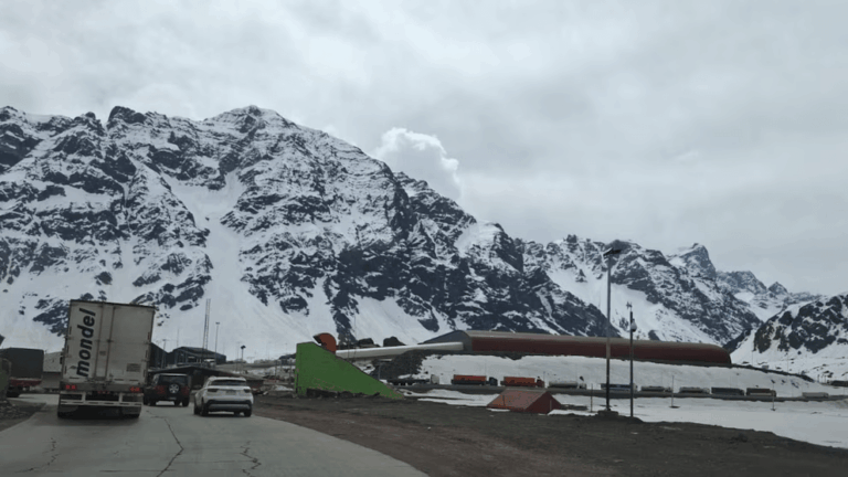 Anuncian el cierre del Paso Internacional Cristo Redentor.