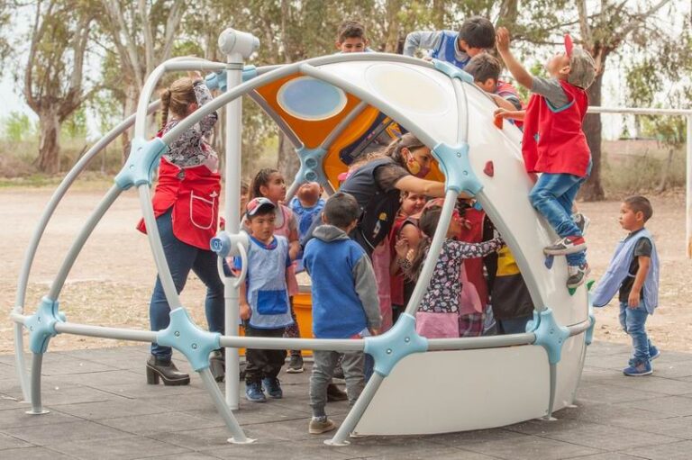 Juego y aprendizaje: tres escuelas ya disfrutan de un Domo Cósmico