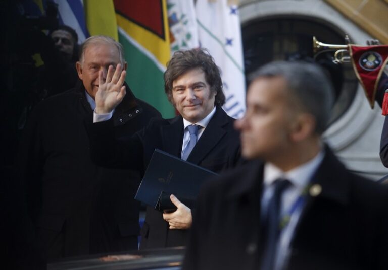 El New York Times dice que Milei pone en peligro la libertad de prensa