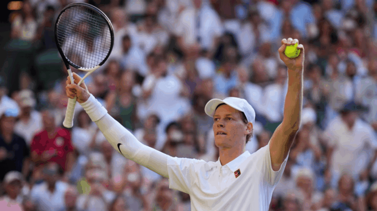 Jannik Sinner y Carlos Alcaraz en la final de Wimbledon.