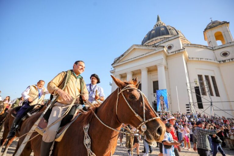 Peregrinación a Itatí:Valdés estuvo presente