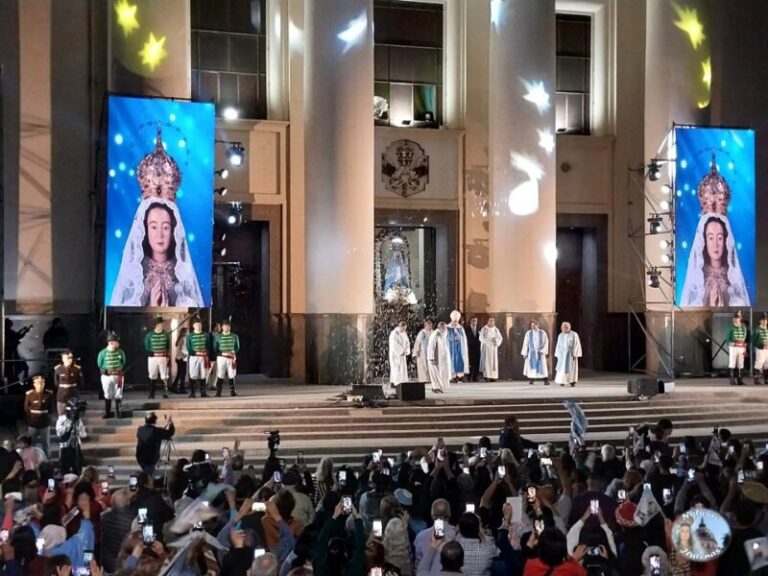 Fervoroso saludo de peregrinos a María de Itatí: imágenes de la emotiva celebración