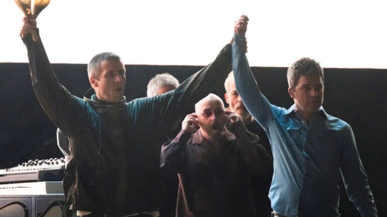 Oasis compartió la grabación oficial de «Slide Away» de su primer show en la gira reunión Live ’25