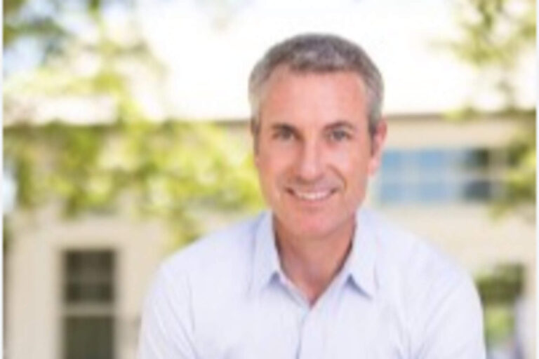 El CEO de una importante empresa fue captado con su amante en pleno show de Coldplay