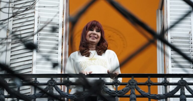 Cristina evalúa acudir a la Corte para pedir que le quiten la tobillera y que no le limiten las visitas