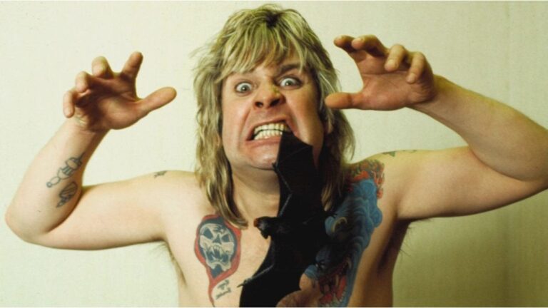 La noche que Ozzy Osbourne mordió un murciélago en pleno show: la historia detrás de ese momento inolvidable