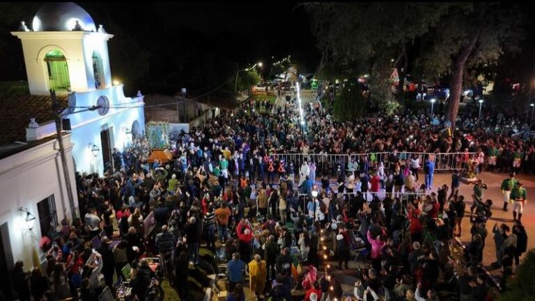 Nos duelen esas escenas cotidianas de abuelos y abuelas en las farmacias