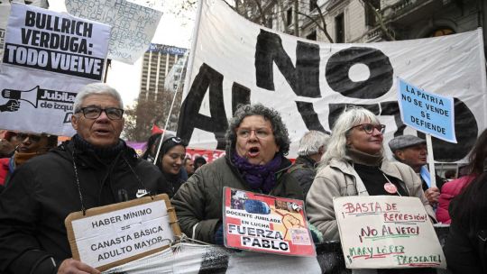 Hubo represión y gran despliegue policial en una nueva marcha de los jubilados desde Congreso a la Casa Rosada