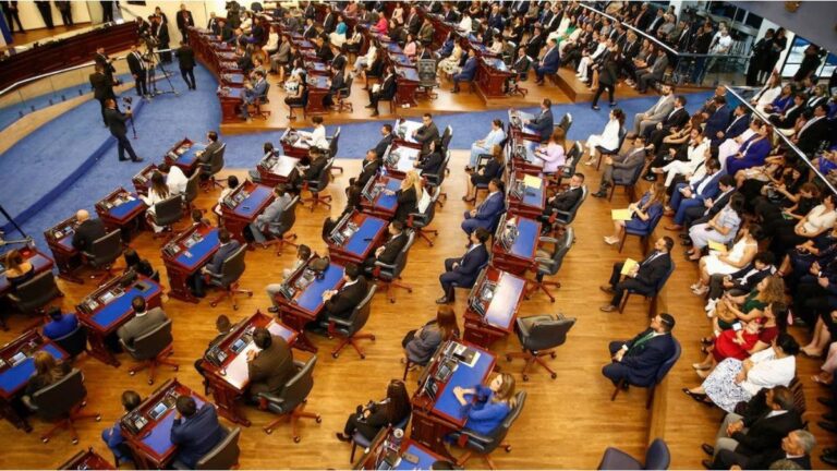 El Congreso de El Salvador aprobó una reforma constitucional que permite la reelección indefinida de Nayib Bukele