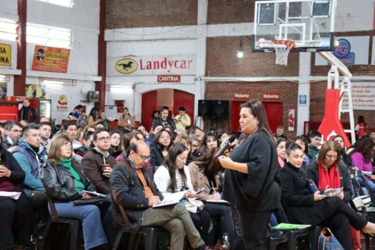 Masiva asistencia en la jornada de capacitación docente sobre transformación educativa