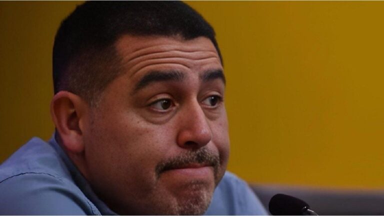 Rolando Schiavi destrozó a Riquelme: «Pone gente para que no lo critiquen a él»