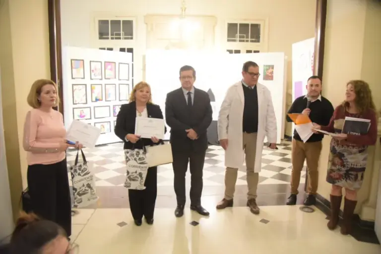 Entrega de certificados y premios del concurso artístico sobre lactancia materna