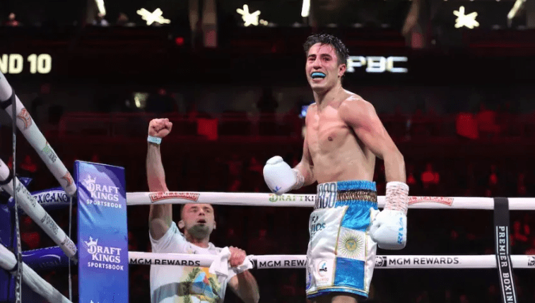 Triunfo histórico del argentino Cuello: campeón interino mundial de boxeo en solo dos rounds