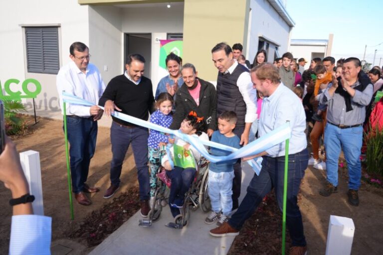 Ituzaingó: entrega de viviendas e inauguración de Unidad de Terapia Intensiva