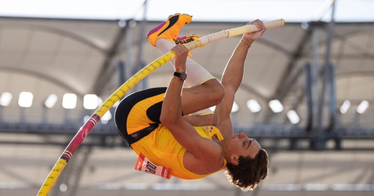 Armand Duplantis, cada día más cerca del cielo: quebró los 6,29 metros y rompió el récord mundial de salto con garrocha por 13ra vez