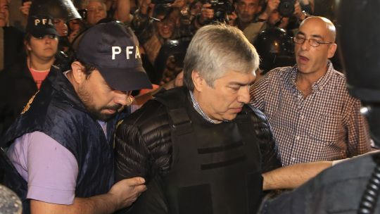 A Lázaro Báez le llueven los bolsos, pero de multas: tendría que pagar otros U$S 330 millones