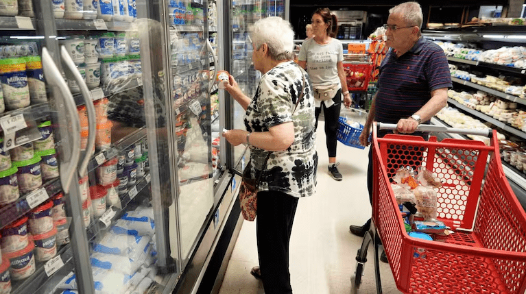 Tras ratificar el veto previsional, el Gobierno lanzará un programa de descuentos y reintegros para jubilados