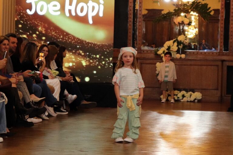 ÁMBAR CISNEROS DIO SU PRIMER PASO EN LA PASARELA DE ARGENTINA FASHION WEEK