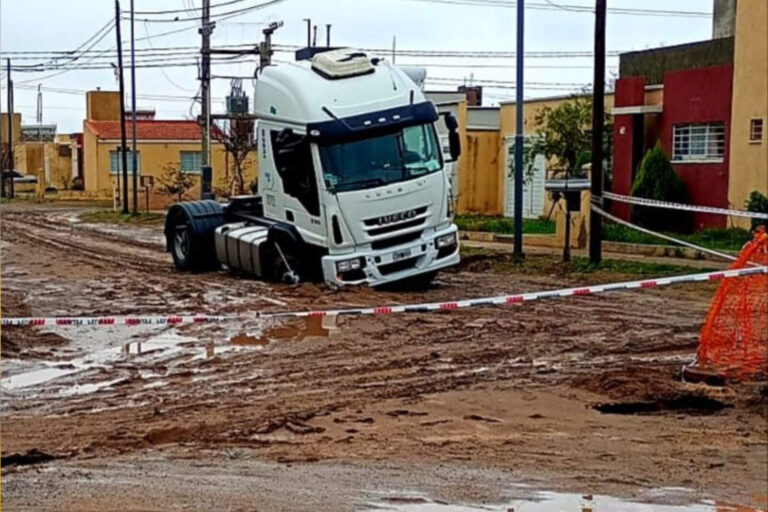 Temporal en Córdoba: vecinos atrapados y denuncias de abandono bajo gestión Passerini